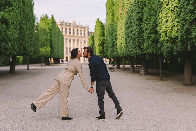 Experience Vienna with a local professional photographer - Timing and logistics: how to make the hour feel smooth