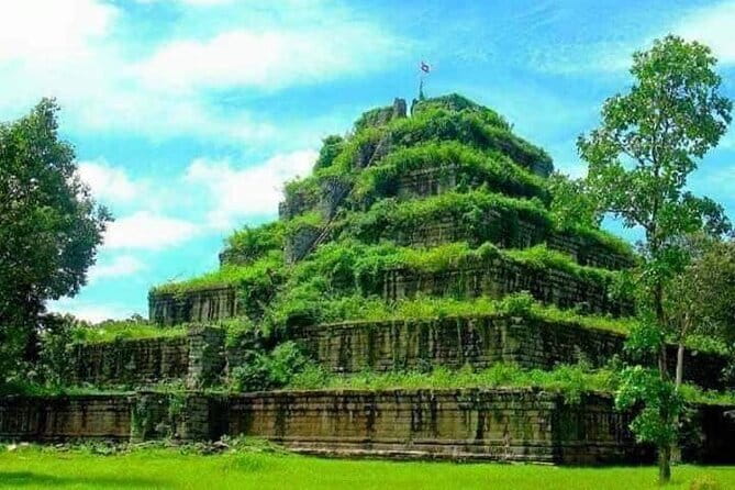 Explore Koh Ker Pyramid Temple With Beng Mealea Photography Tours - Kampong Khleang and Tonle Sap boat views