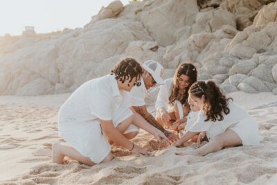 Family photo shoot on beach monuments - Your 1-hour plan around El Arco de Cabo San Lucas