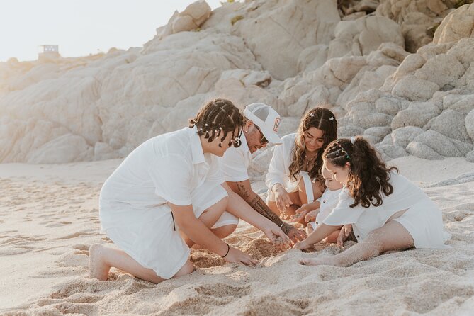 Family photo shoot on beach monuments - Your 1-hour plan around El Arco de Cabo San Lucas