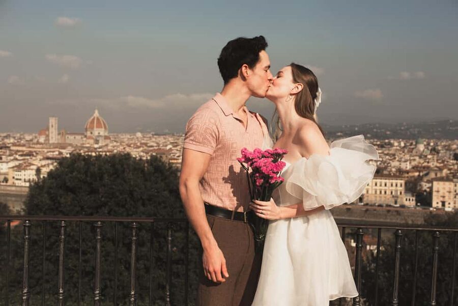 Florence: Private Photoshoot at Piazzale Michelangelo - Crowds and timing: the real challenge at a famous viewpoint