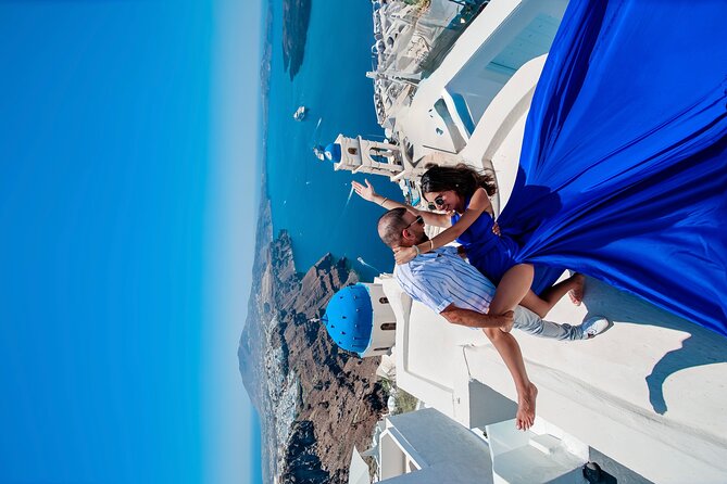 Flying Dress Photoshoot in Santorini - iconic views (WE DO MAGIC) - Posing help: what to do so the dress actually flies