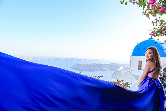 Flying Dress Photoshoot in Santorini - iconic views (WE DO MAGIC) - Photos you’ll actually want to keep: delivery and backup