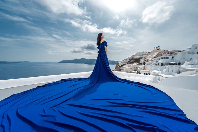 Flying Dress © Photoshoot in Santorini: Mr. President Package - Wind-ready posing: what the team does when the breeze shows up