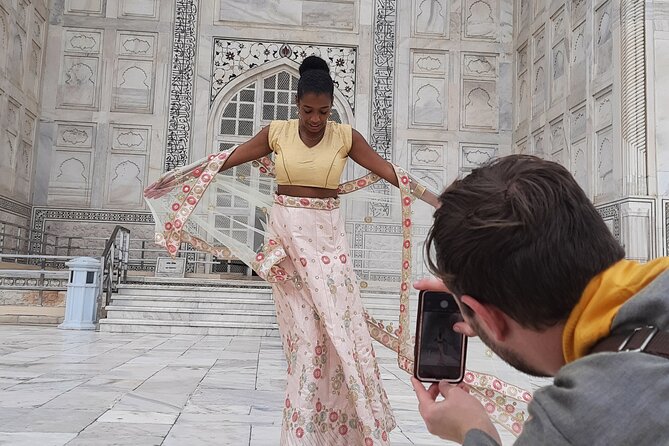 From Delhi: Private Taj Mahal Photoshoot in Indian Ethnic Attire - Photos delivery: what 40–50 digital images means for you