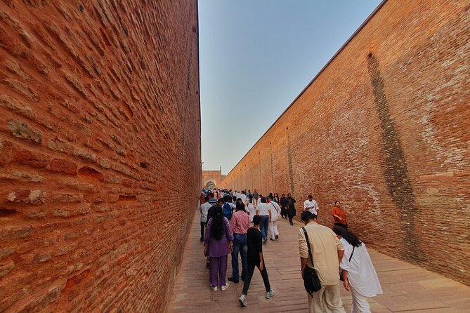 From Delhi: Sunrise Taj Mahal Tour with Professional Photographer - AC pickup from New Delhi: start strong, not stressed