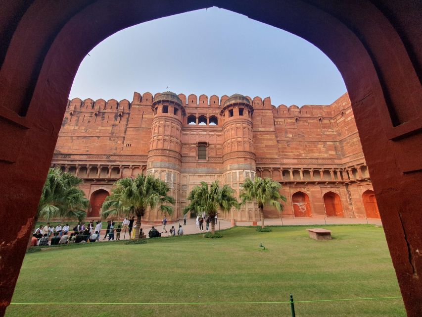 From Delhi: Taj Mahal Tour with Professional Photographer - Agra Fort: Mughal power you can actually walk through