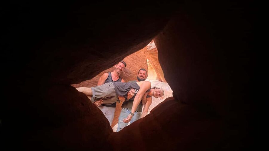 From Kanab: 3-Hour Peek-a-Boo Slot Canyon Hiking/Photo Tour - Photo guidance that speeds up your best shots