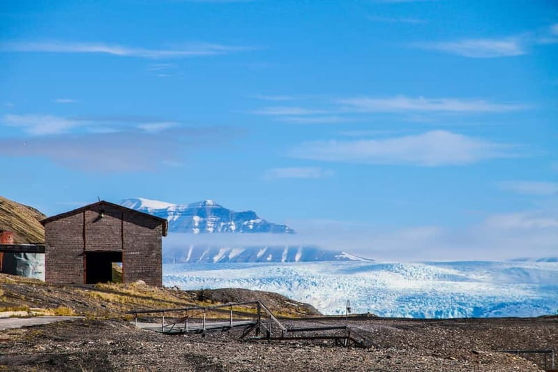 From Longyearbyen: Pyramiden Private Photo Tour w/ Transfer - From Longyearbyen by ship: the day starts on Billefjorden