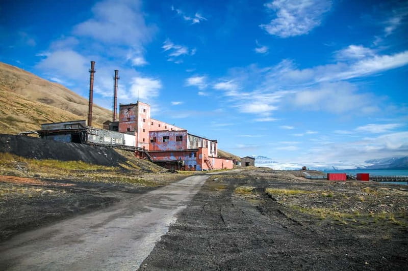 From Longyearbyen: Pyramiden Private Photo Tour w/ Transfer - Should you book the Longyearbyen–Pyramiden private photo tour?