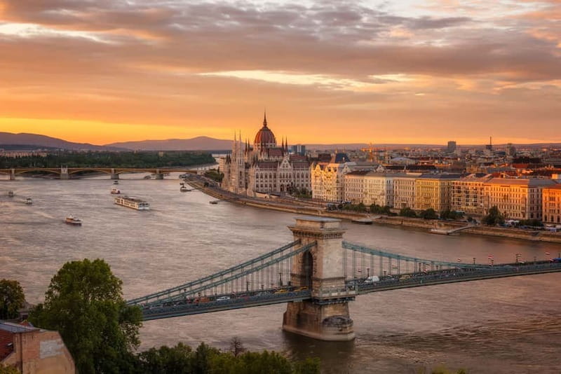 From Vienna: Bratislava& Budapest Day Tour with Photographer - Getting the Most Out of It: A Simple Strategy for Day-Weariness