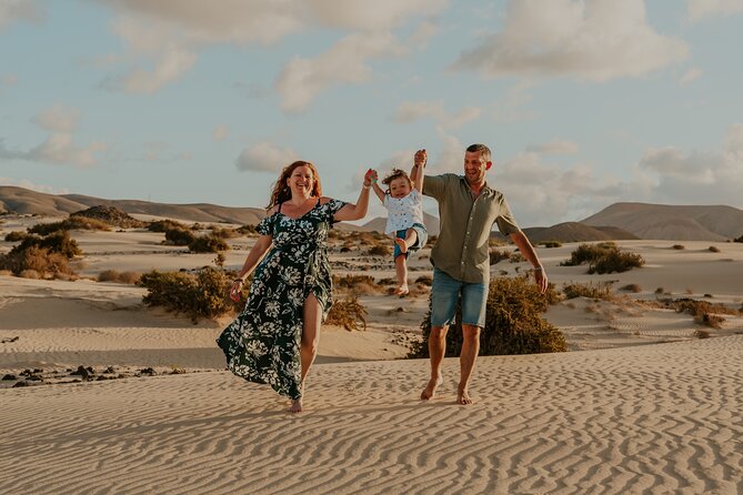 Fun and spontaneous family photoshoot - Corralejo Fuerteventura - Where to meet: Indonesian Banana Bar and how the timing works
