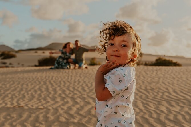 Fun and spontaneous family photoshoot - Corralejo Fuerteventura - Choosing your location look: beach, desert, and letting the pro do it