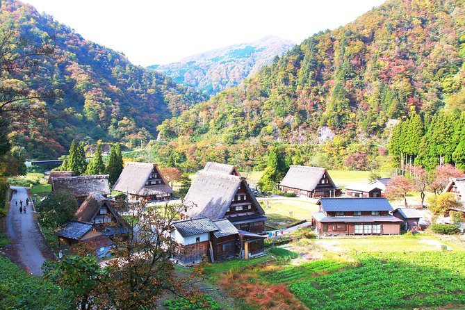 Gokayama and Shirakawago/Photoshoot by professional photographer - Shirakawago Photo Shoot: Getting the Fairytale Look (Without the Hassle)