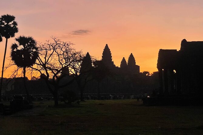 Golden Hours: Angkor wat sunrise photography tour with a pro! - Included comfort at 4:30am: transport, water, tissues, and fruit