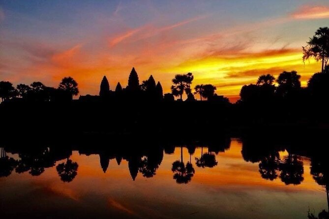 Golden Hours: Angkor wat sunrise photography tour with a pro! - The photography angle: pro help, but you still drive your own shot