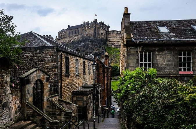 Guided 60-Minute Photography and sightseeing Tour in Edinburgh - Stop 2: St Giles’ Cathedral for Angles and Lighting That Work