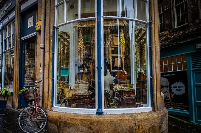 Guided 60-Minute Photography and sightseeing Tour in Edinburgh - Stop 3: Greyfriars Bobby’s Story and Instagram Editing Tips