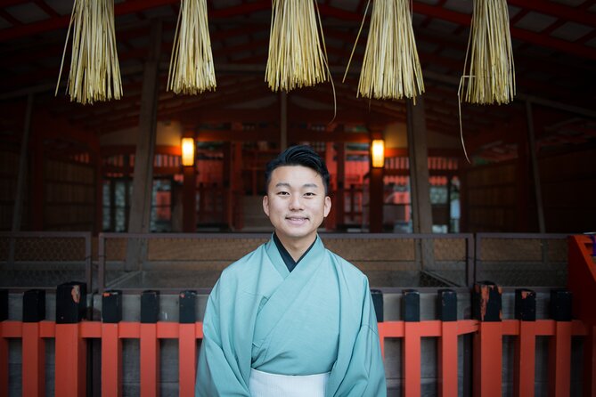 Guided Photoshoot of Fushimi Inari Shrine and Secret Bamboo Grove - Stop 1: The Main Shrine Route for Fox Statues and Candid Moments