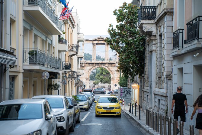 Guided Street Photography Tour in Athens - The 1-hour format: short enough to fit any day