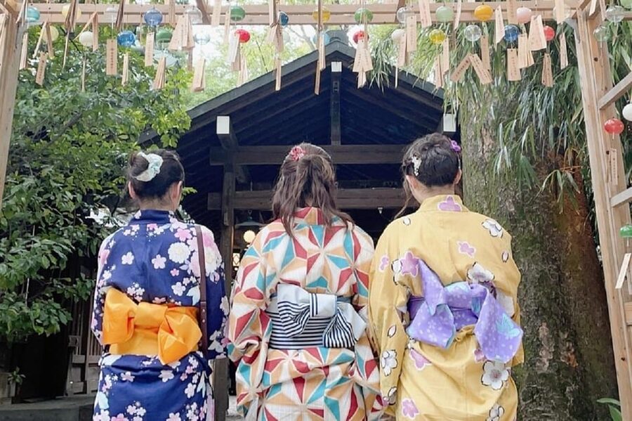 Guided Tour of Walking and Photography in Asakusa in kimono - Nakamise Shopping Street: kimono-friendly shopping lanes and classic street shots