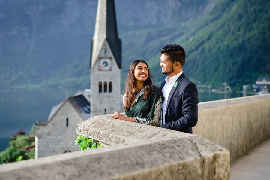 Hallstatt: 2-Hour Guided Walking Tour with Photographer - Language, group size, and why small works better here