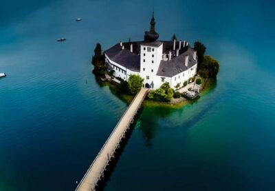 Hallstatt: Photoshoot with a Professional Photographer - Kernmagazinplatz Start: Easy Meeting, Quick Setup