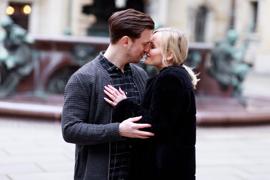 Hamburg: Private Couples' Photoshoot and Walking Tour - Couples Photoshoot in Hamburg: The Private 90-Minute Plan