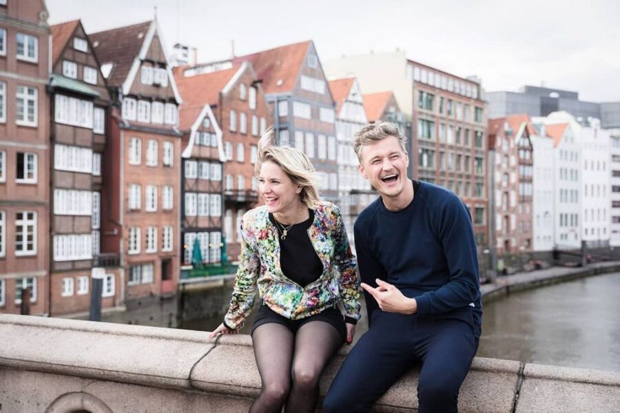 Hamburg: Private Couples' Photoshoot and Walking Tour - Where You Start: Apple Jungfernstieg or Beatles-Platz