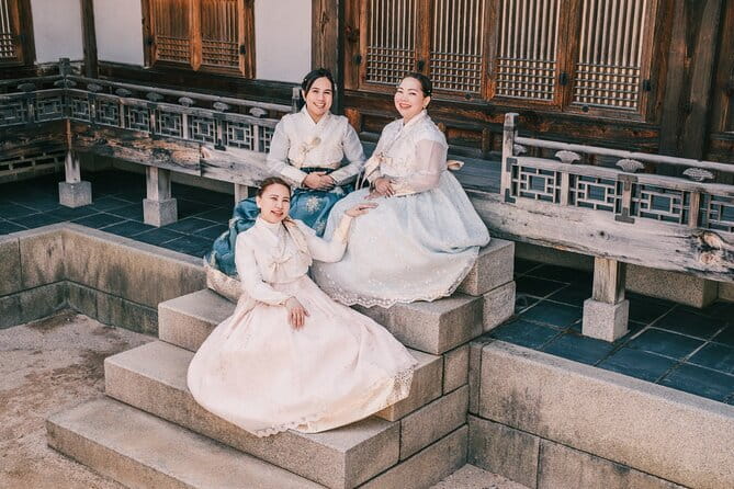 Hanbok Photoshoot and History Tour at Gyeongbokgung Palace - Who you’ll meet: James (guide) and Jacob (photographer)