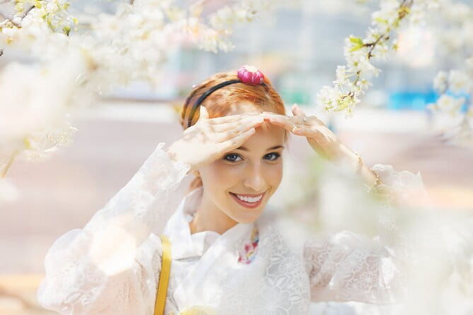 Hanbok Photoshoot and History Tour at Gyeongbokgung Palace - Practical tips for better photos and a smoother experience