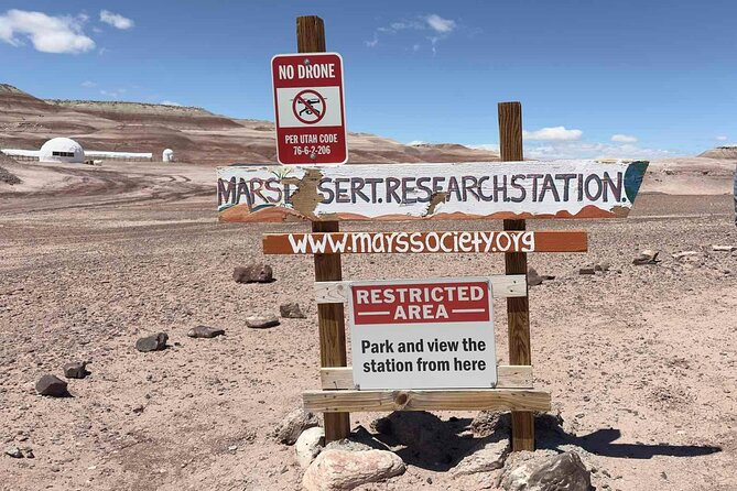 Hanksville: Purple Mountain Photography Tour - MDRS: shooting sci-fi architecture without stepping inside