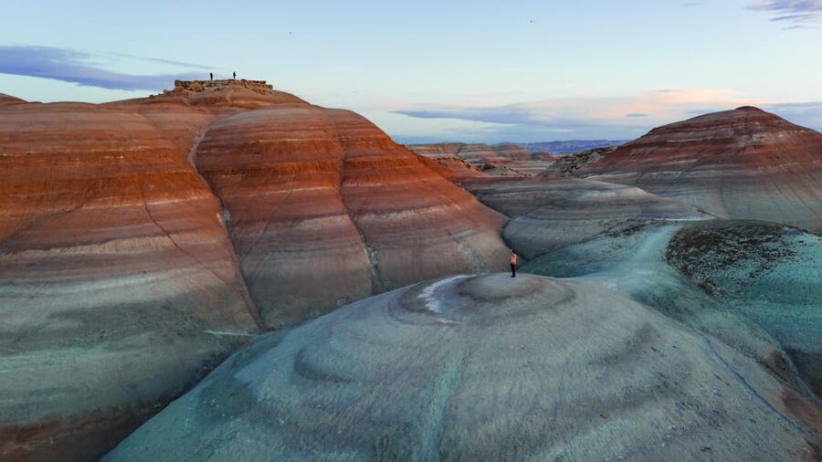 Hanksville/Torrey: Bentonite Hills Drone/Photography Tour - The 3-hour off-road photo experience near the Martian-like ridges