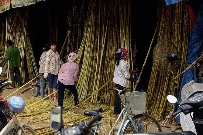 Hanoi Long Bien Sunrise Photo Tour - Stop 2: Long Bien Market Portraits—People, Work, and Relationships