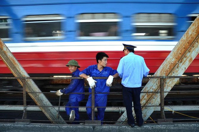 Hanoi On the Tracks Photo Tour - Why 5:30am by the tracks matters in Hanoi photography