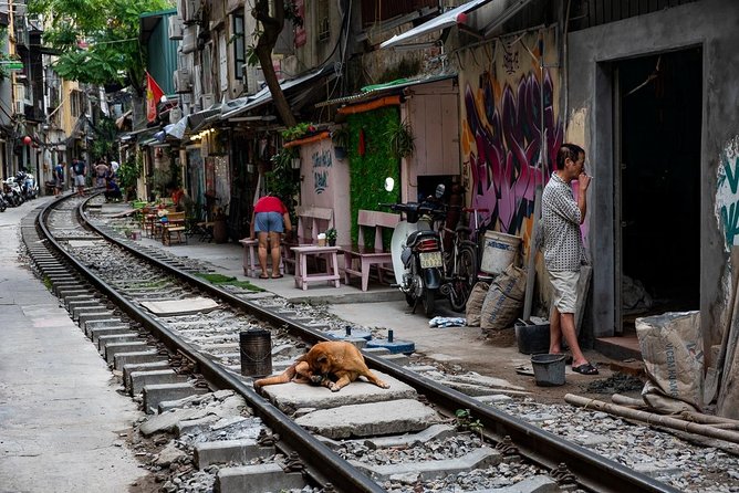 Hanoi On the Tracks Photo Tour - Markets, cafes, and conversation: learning street photojournalism in real life