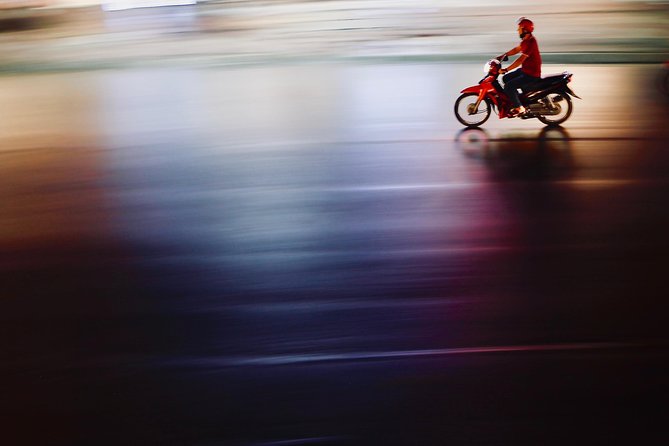 Hanoi Street Photography with a Pro – Phone & Camera - Group Size, Pace, and What Weather Changes