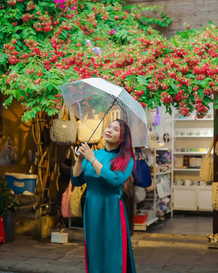 Hoi An/Da Nang: Private Photoshoot & Guided Walking Tour - Lantern Street and the Night Market photo fee reality