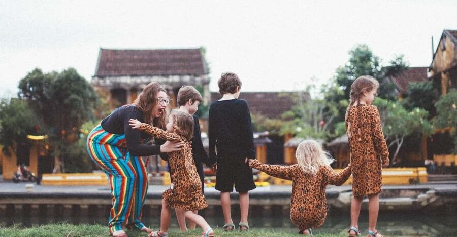 Hoi An Family photoshoot with professional photographer - The meeting at Thanh Mai and how the session actually flows