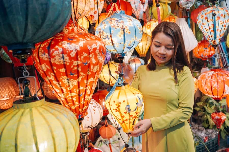 Hoi An Lantern : 45-Minute Short Private Photography Tour - Lantern Night in Hoi An: The Best Light, on Purpose