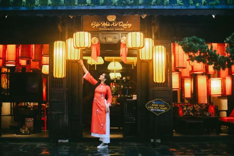 Hoi An Lantern : 45-Minute Short Private Photography Tour - Posing and Confidence: It’s Less Awkward Than You Think