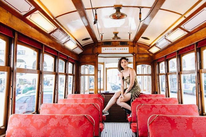 Holiday Photo Shoot with Lisbon Photographer - What you get: 25 edited photos that save you time later