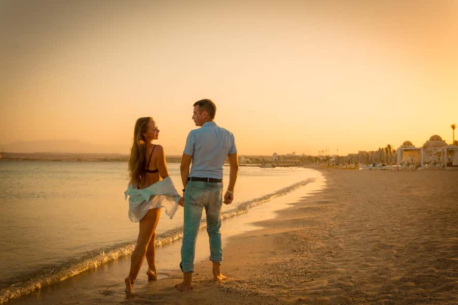 Hurghada: Private Photoshoot with Hotel Pickup and Drop-off - How the shoot really runs: pickup, posing coaching, and multiple outfits
