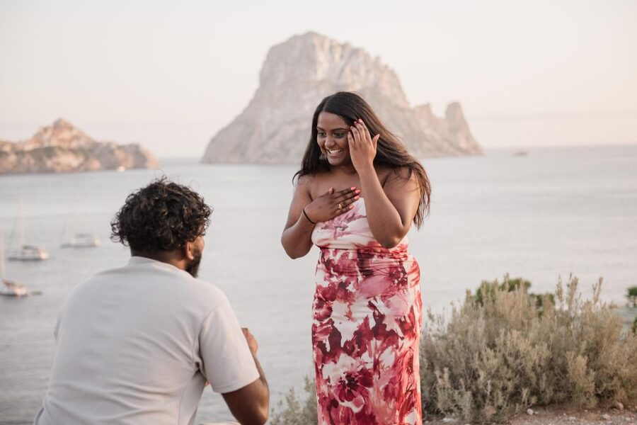 Ibiza: Photoshoot at Es Vedrá panoramic viewpoint & sunset - How the Shoot Stays Natural (Not Forced)