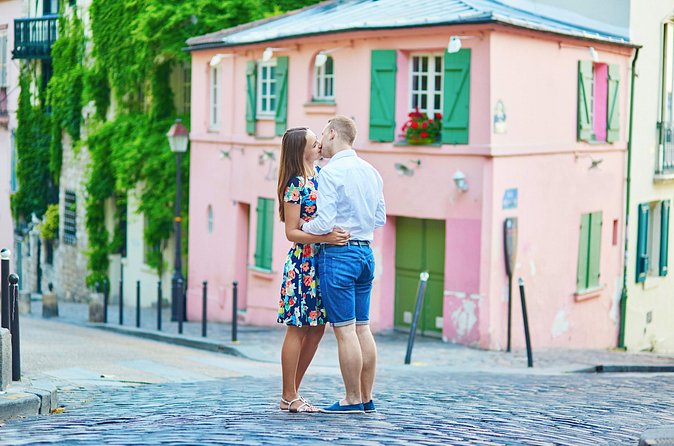 Iconic Paris - private photo shoot in the streets of Montmartre - The Big Finish: A Viewpoint Over Paris From the Second Highest Hill