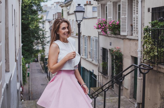 Iconic Paris - private photo shoot in the streets of Montmartre - Premium 1-Hour Option: John Wick Steps and the Instagram Carousel
