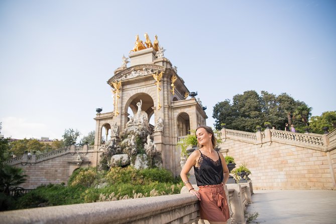 Instagram Photoshoot Tour in Barcelona - Arc de Triomf: the stop that adds motion and scale