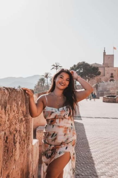 Instagram tour in Palma de Mallorca with a private photographer - A photographer who helps you pose, not just snap photos