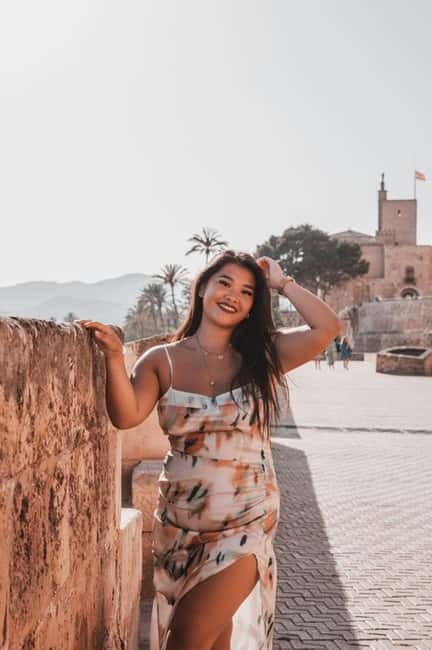Instagram tour in Palma de Mallorca with a private photographer - A photographer who helps you pose, not just snap photos