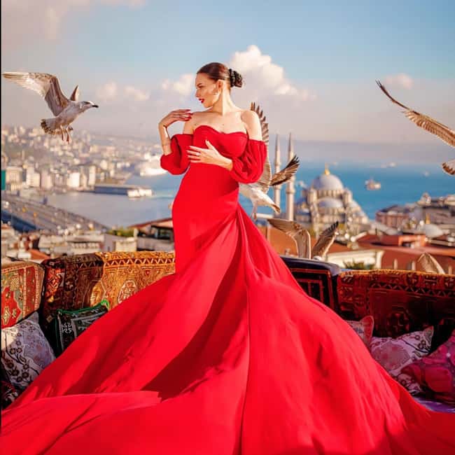 Istanbul: Flying Dress Photoshoot at Rooftop Terrace - The guided walk: where the real variety comes from